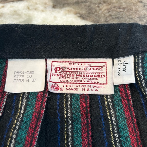 VINTAGE Pendleton 100 percent wool Skirt, size 10 petite, GUC - Picture 2 of 5